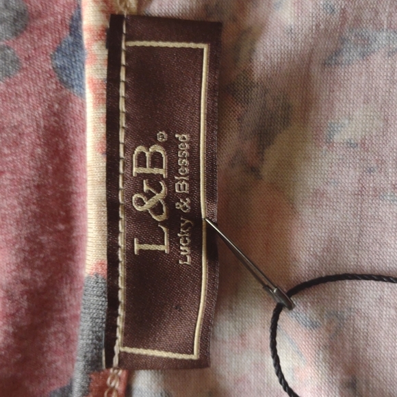 Lucky & Blessed 3x plum floral dolman long-sleeved  top. - Picture 4 of 5